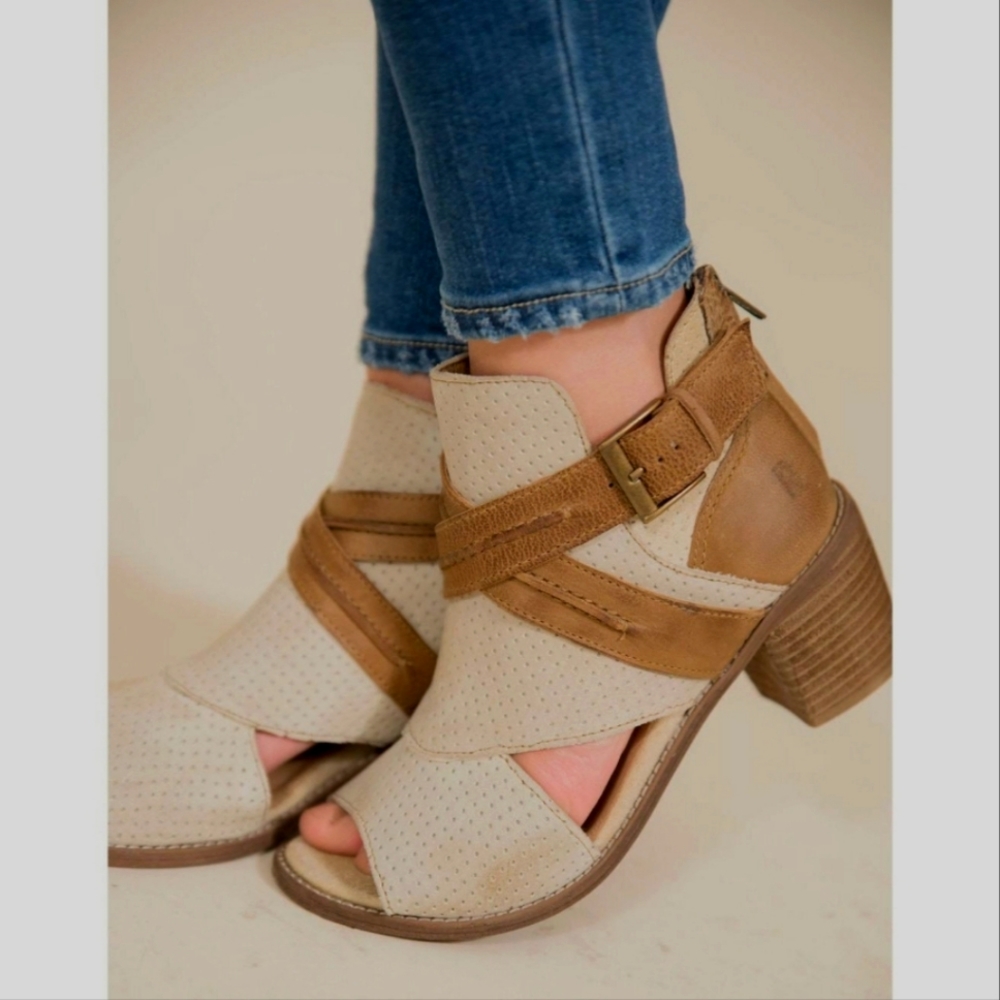 Roan Natalie opened toe bootie size 11